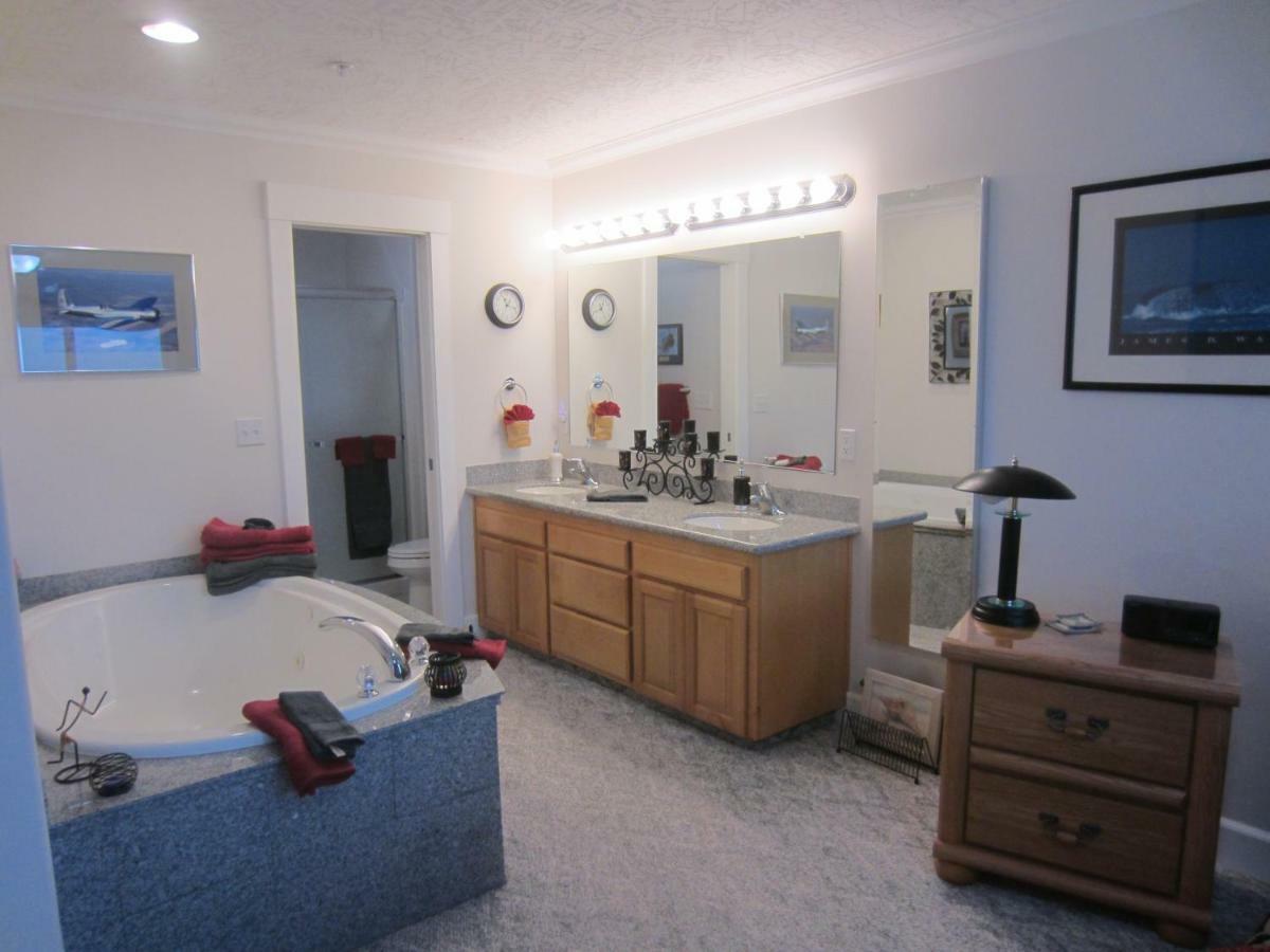Amazing Seaview Spacious Condo With An Amazing View!!! Екстер'єр фото